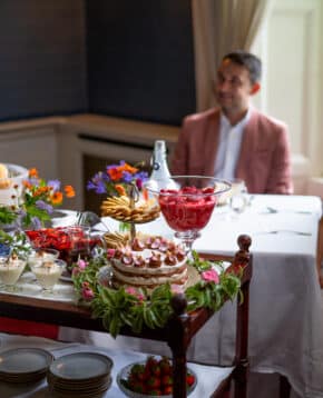 Dessert Trolley with guests